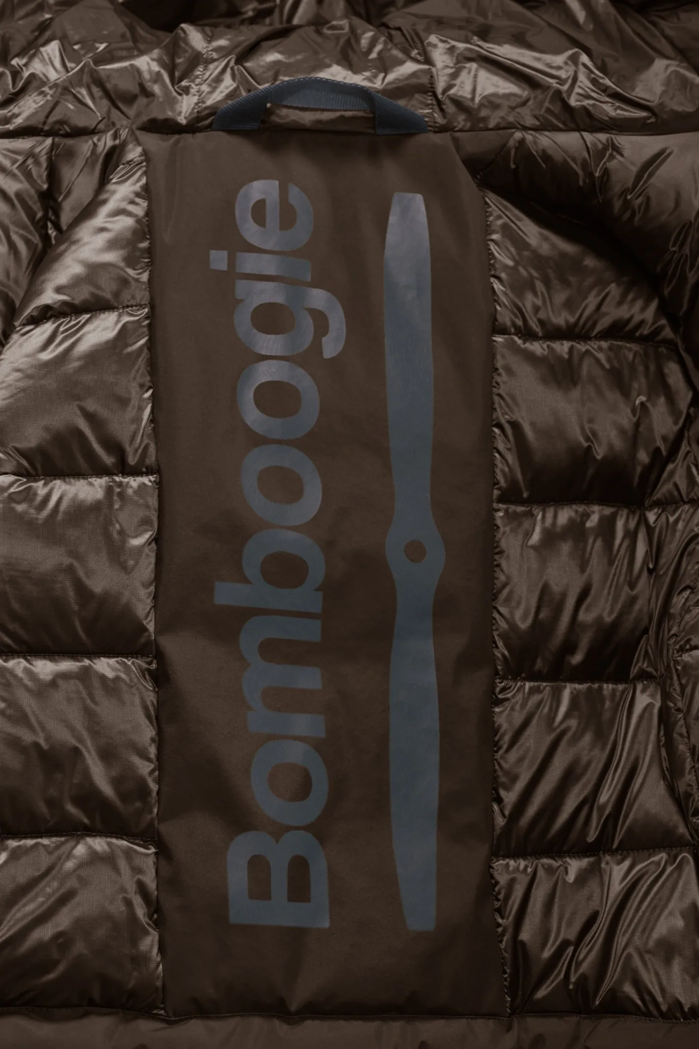 detroit_jacket__jacke_mit_doppelter_kapuze_und_recycelter_fllung_3.webp Bomboogie Parka-Detroit Jacket - Jacke Mit Doppelter Kapuze Und Recycelter Füllung